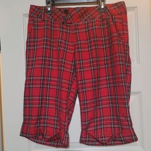 EUC SZ 9 Low Rise LEI Red Plaid Shorts